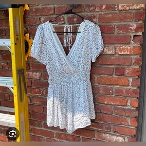Altar’d state blue and white floral vneck romper! Only worn once! Size M
